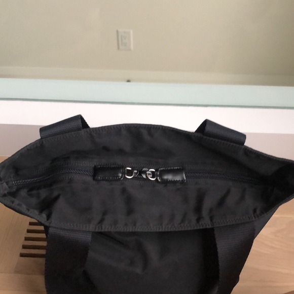SOLD Authentic nylon Prada shoulder bag - Picture 5 of 10